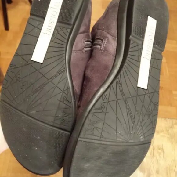 Bussola Women's Suede Lightweight Bootie (Charcoal) - Picture 6 of 7